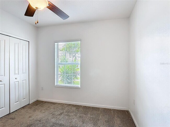 Building Photo - 450 Taft Dr