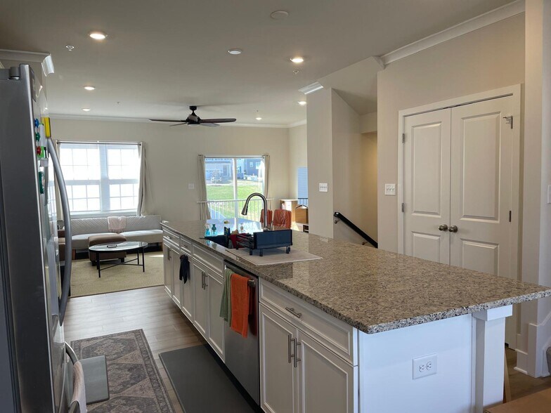 Building Photo - 1235 Greylock Ln