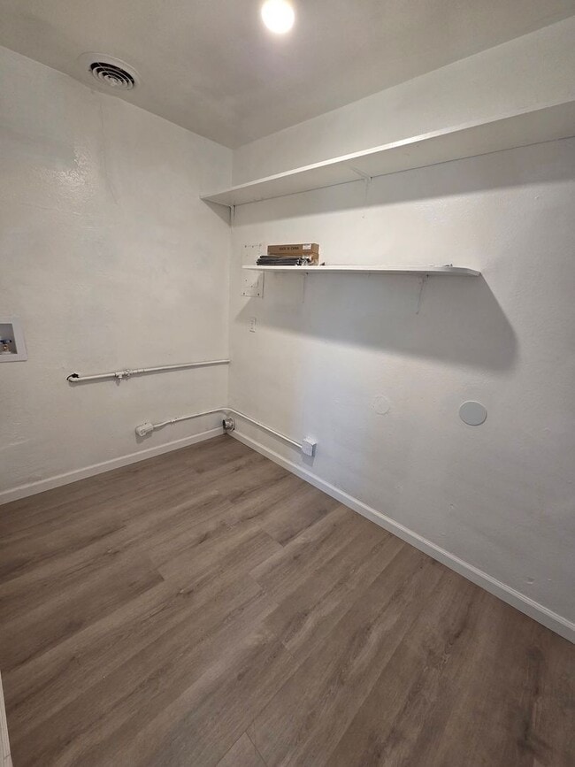 Building Photo - 3 or 4 Bedroom Home For Rent with New Refrigerated Air