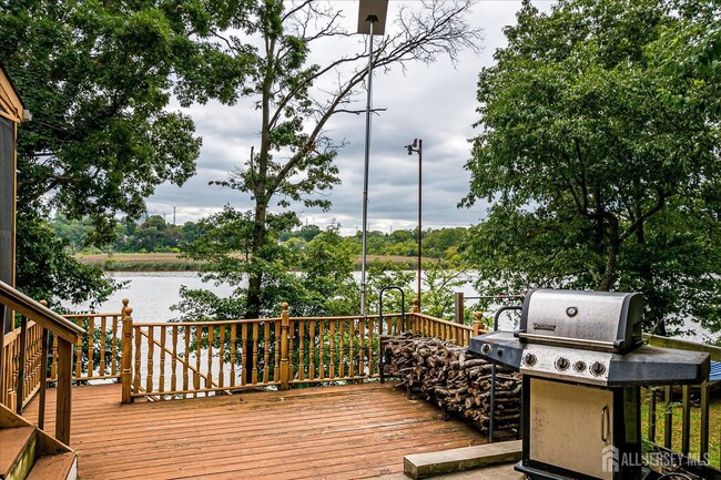 Building Photo - 23 Cardownie St