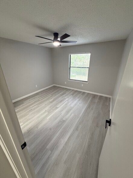 Building Photo - 4084 Stillwood Dr
