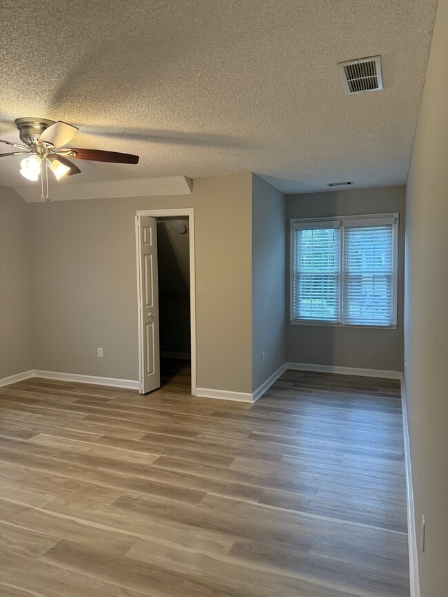 Building Photo - 1601 Willow Way