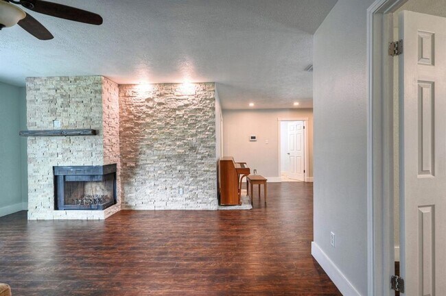 Building Photo - 5103 Temple Bell Dr