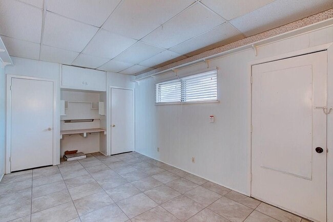 Building Photo - 202 Prairie Dell Ave