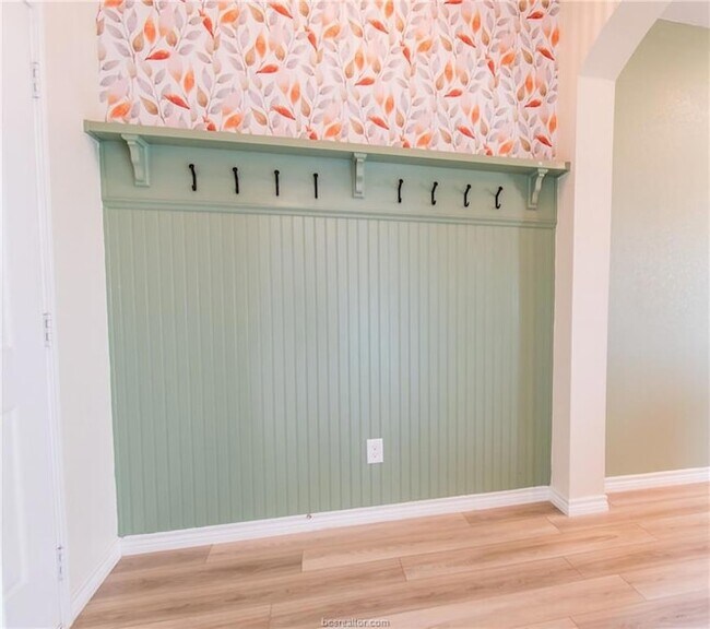 Building Photo - 6375 Darlington Ave