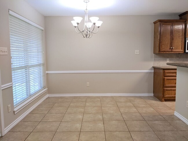 Building Photo - May Move In! 3 Bed 2 Bath In Edelweiss Gar...