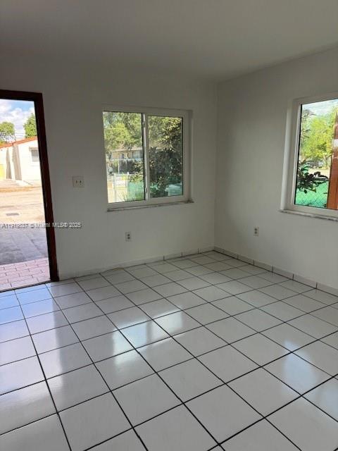 Building Photo - 3620 SW 25th Ter