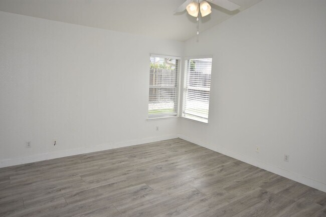 Building Photo - 8717 Aspen Hill Ct