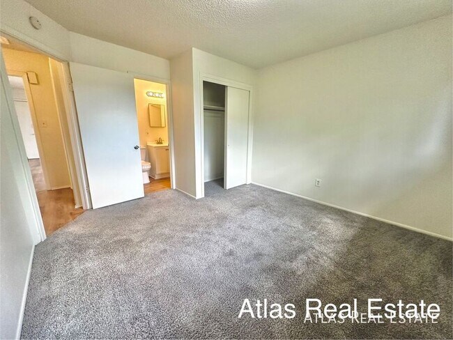 Building Photo - 303 University Dr