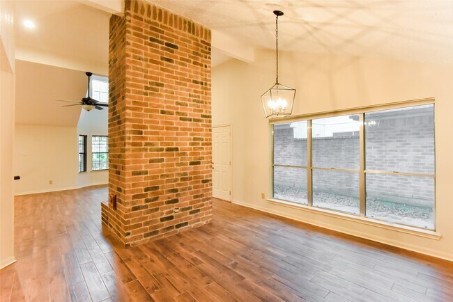 Building Photo - 3530 Santa Rosa Ln