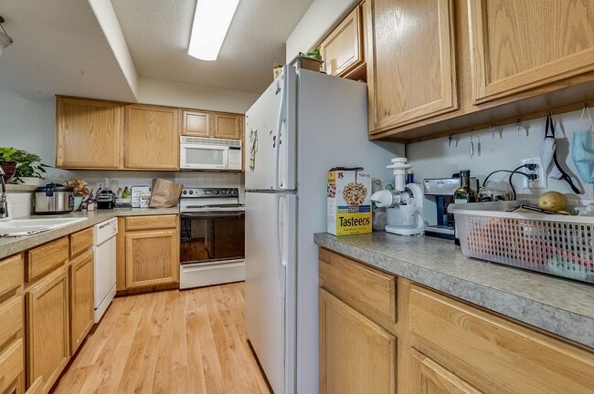 Building Photo - Spacious 3 Bed, 3 1/2 Bath Townhome in Northwest Fort Collins!