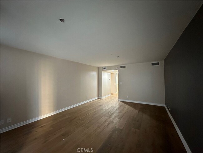 Building Photo - 10660 Wilshire Blvd