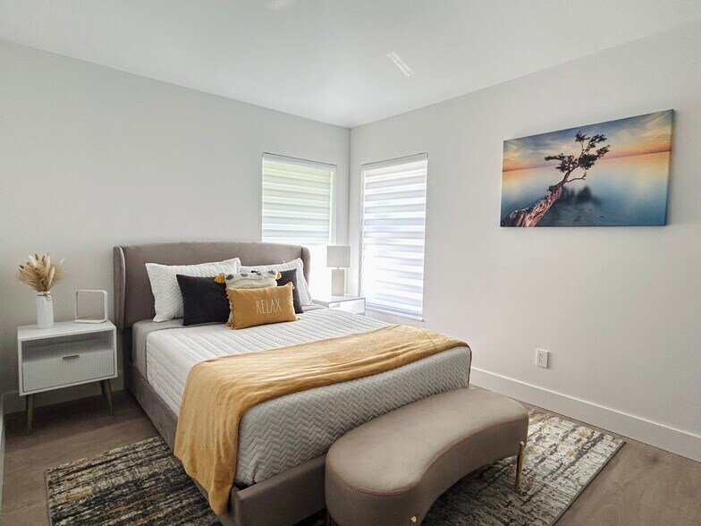 Building Photo - 6205 SE Circle St