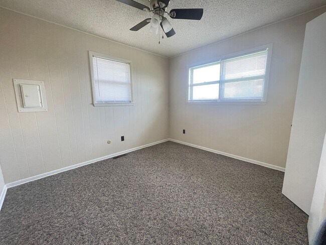 Building Photo - 5338 S Hutchinson Ct