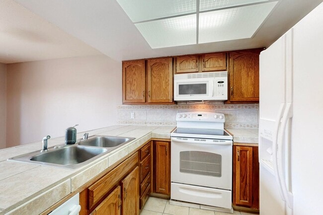 Building Photo - NE well located  Two Bedroom Condo.