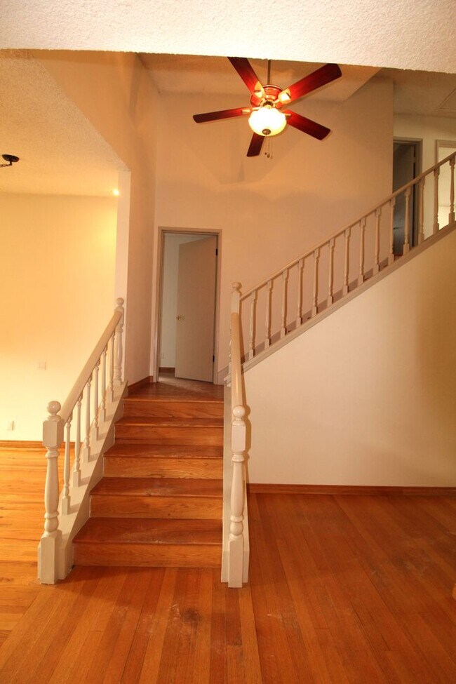 Building Photo - Spacious Corner Lot Home in Desirable Vent...