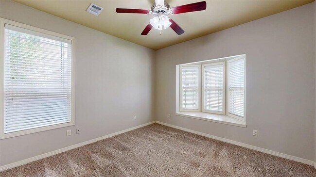 Building Photo - 106 Richards St