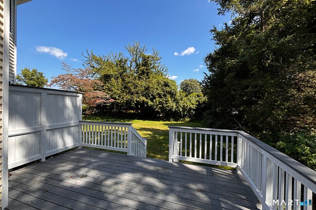 Building Photo - 405 S Pine Creek Rd