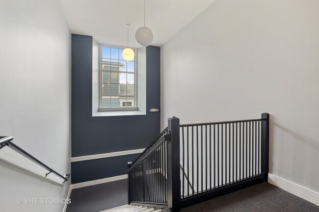 Building Photo - 154 School St