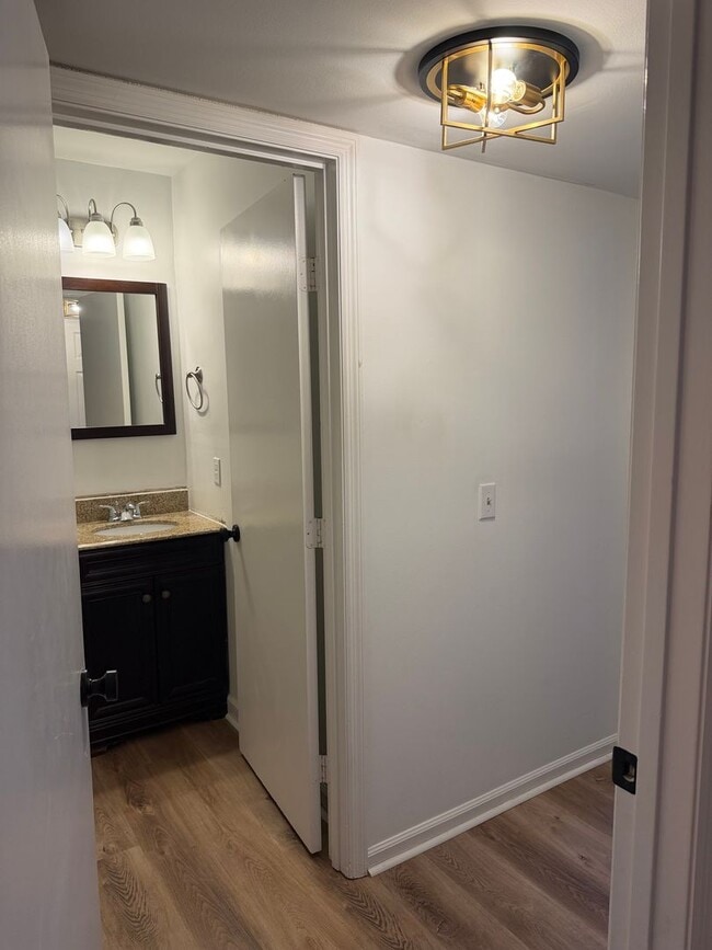 Building Photo - Updated First Floor Forest Cove Condo- Bike to the Beach!
