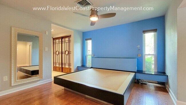 Building Photo - CLASSIC SARASOTA POOL HOME WITH UPDATES AN...