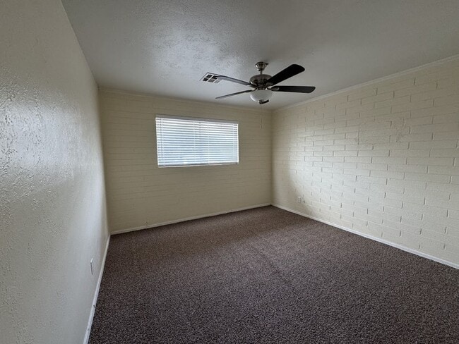 Building Photo - 5517 W Roma Ave