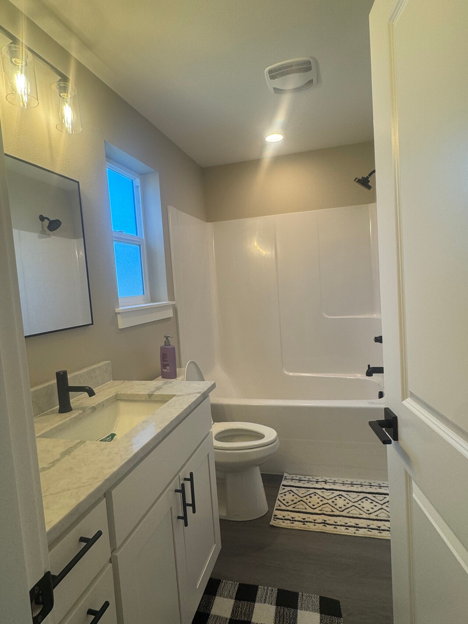 Building Photo - 778 E Jefferson St