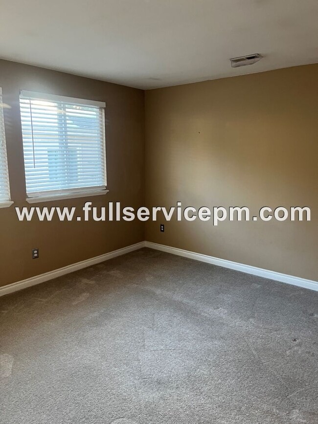 Building Photo - Large condo w/ sauna