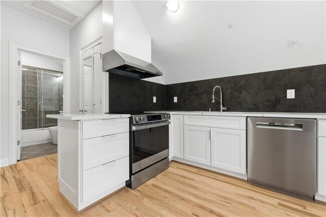 Building Photo - 850 Ormewood Ave SE