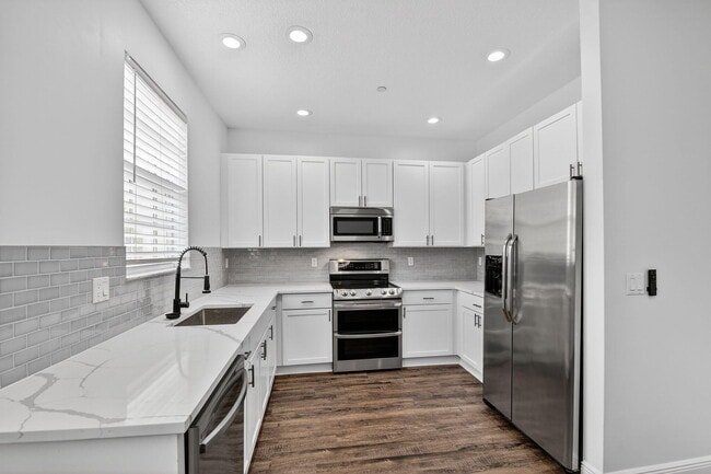 Building Photo - 2502 N Dixie Hwy