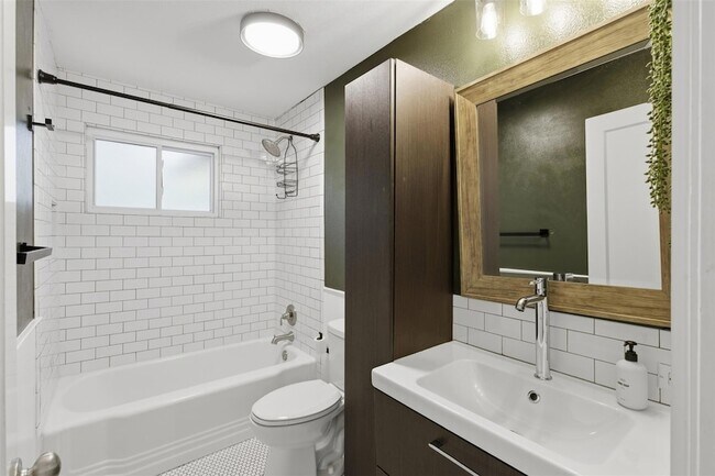 Building Photo - 5614 Shoalwood Ave