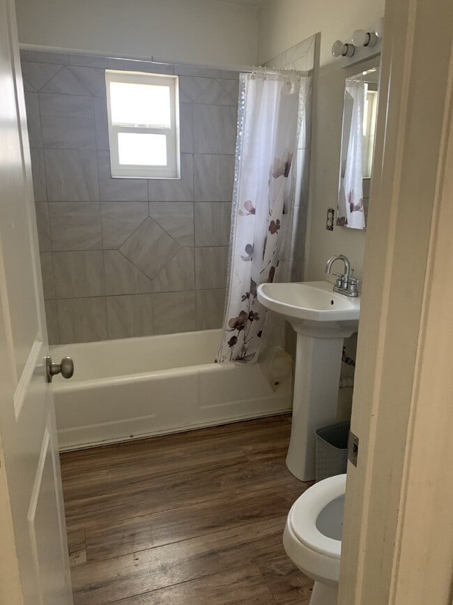 Building Photo - 2 Bed 1 Bath in Kernville