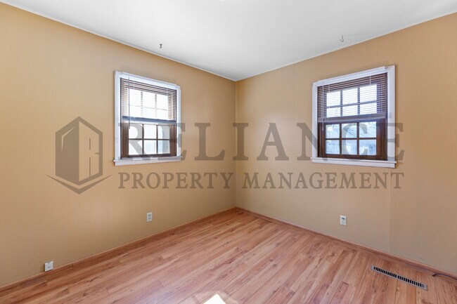 Building Photo - 743 N Gow St