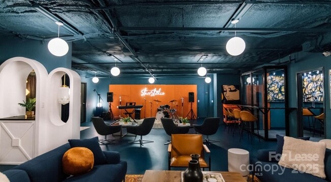 Building Photo - 650 E Brooklyn Vlg Ave