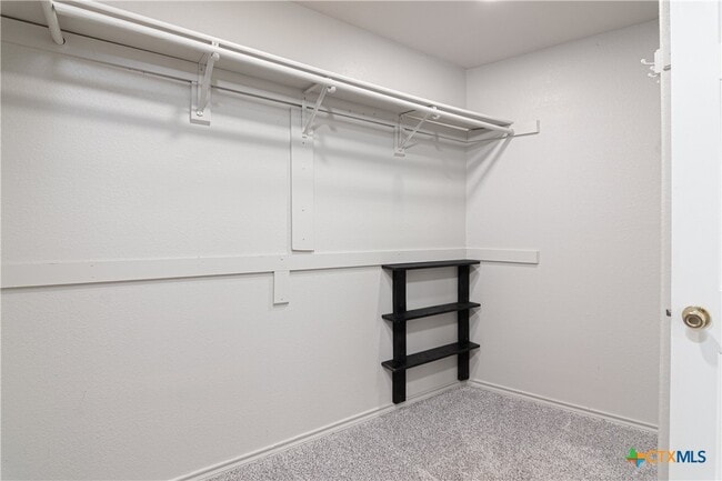 Building Photo - 121 Castlewood Dr