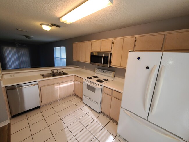 Building Photo - 2787 Bay Club Dr