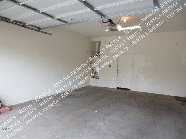 Building Photo - 3809 E Fruitvale Ave
