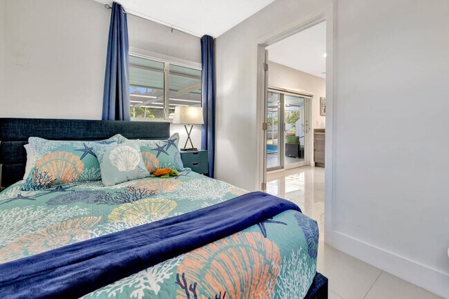 Building Photo - 391 NW 35th Ct