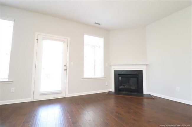 Building Photo - 408 Starkey St