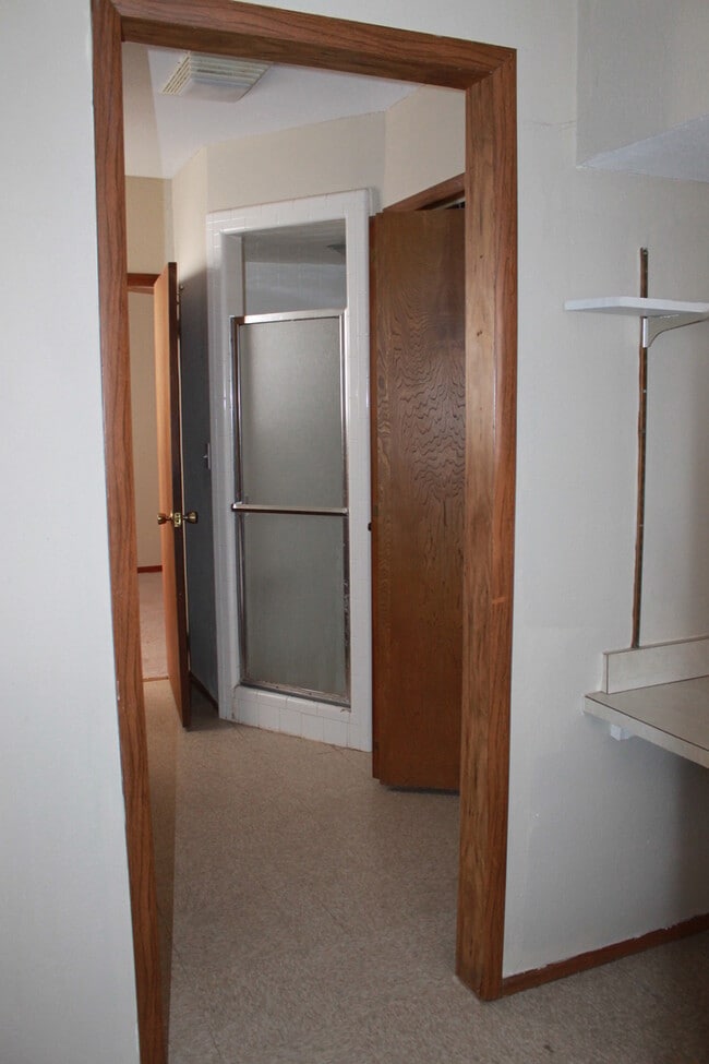 Building Photo - Believe it! 3 bds, 2 ba, MWC Schools - Tin...