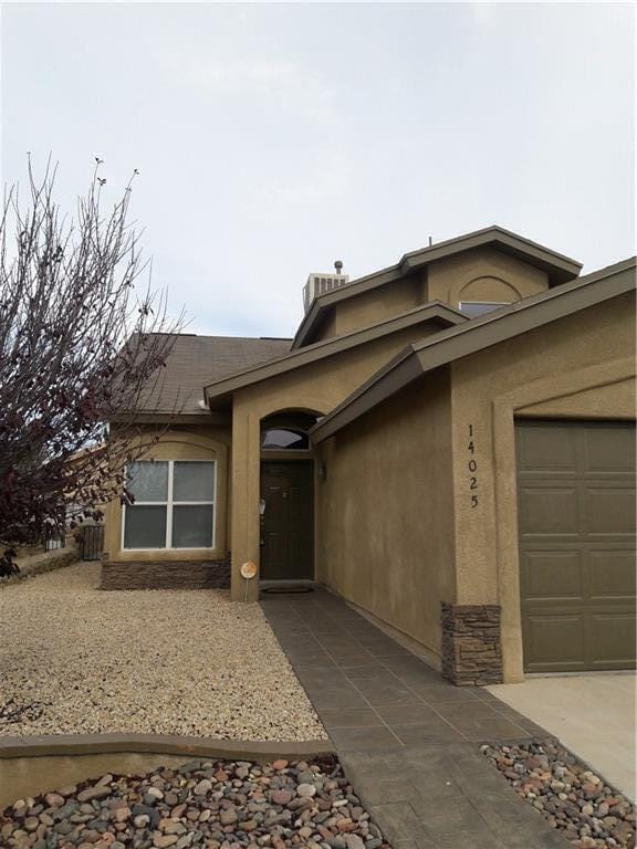 Building Photo - 14025 Tierra Vianey Dr