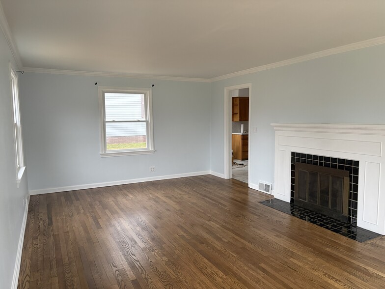 Living Room - 1233 29th St NE