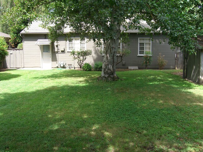 Building Photo - 402 N Santa Ana Ave