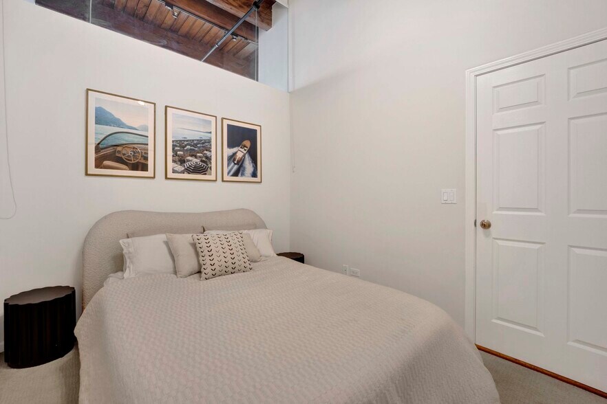 Building Photo - 525 W Superior St