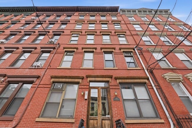 Building Photo - 805 Park Ave