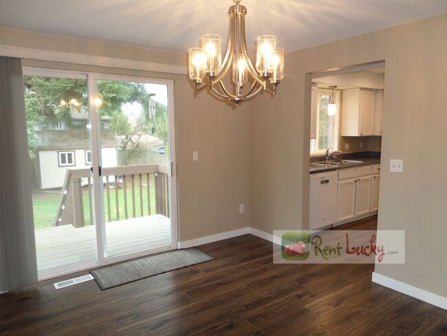 Building Photo - Stunning and LARGE Remodeled 3-Bedroom Hom...