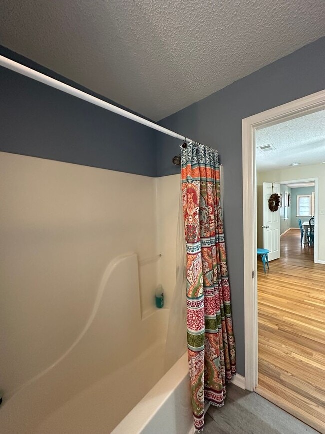 Building Photo - 2 Bed 2 Bath Fully Furnished Home