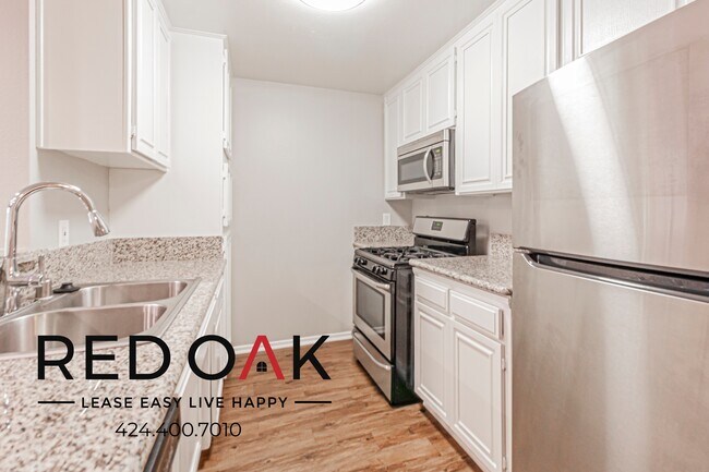 Building Photo - 13444 Moorpark St