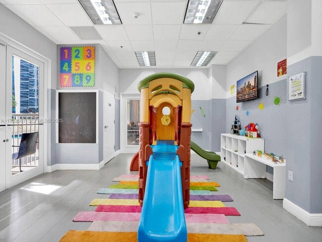 Building Photo - 1200 Brickell Bay Dr