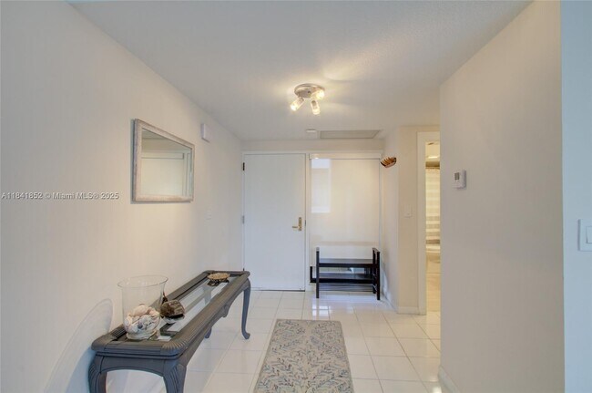 Building Photo - 181 Crandon Blvd